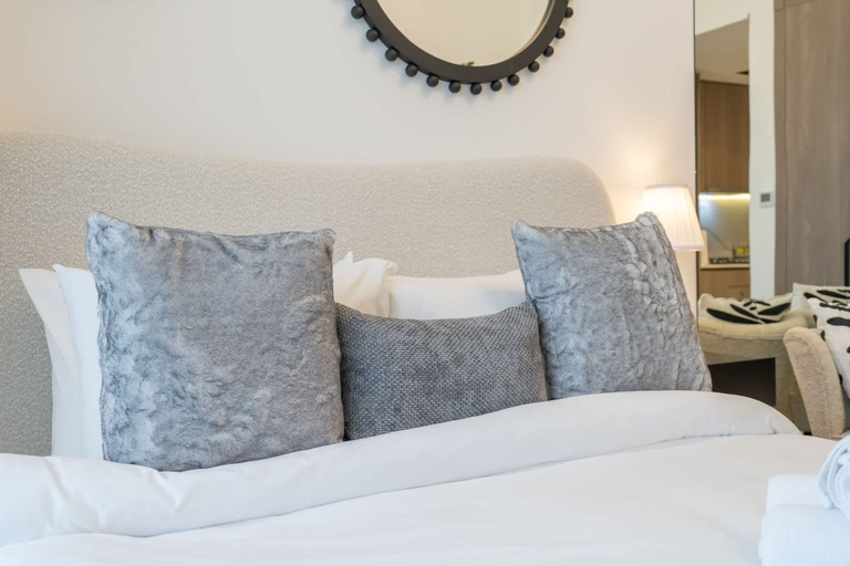 Room 3, Charismatic Studio in Laya Heights Perfect for 2, Dubai