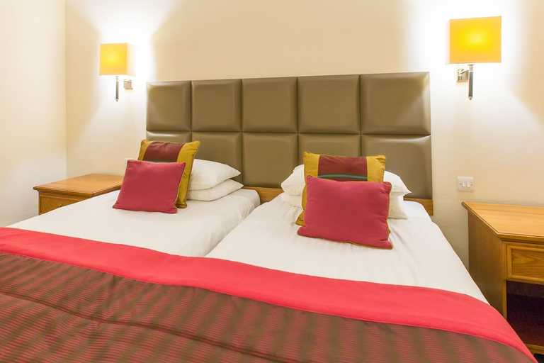Guestroom 2, Bridgewood Manor, Kent