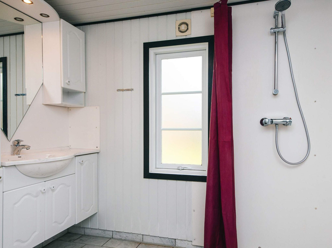 Bathroom 3, 10 Person Holiday Home in Romo, Tønder
