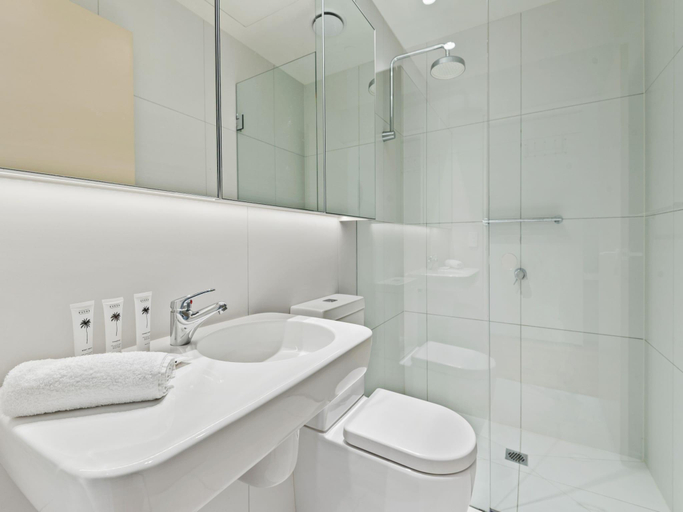 4, Bright Apartment with City Views in Trendy Locale, Melbourne