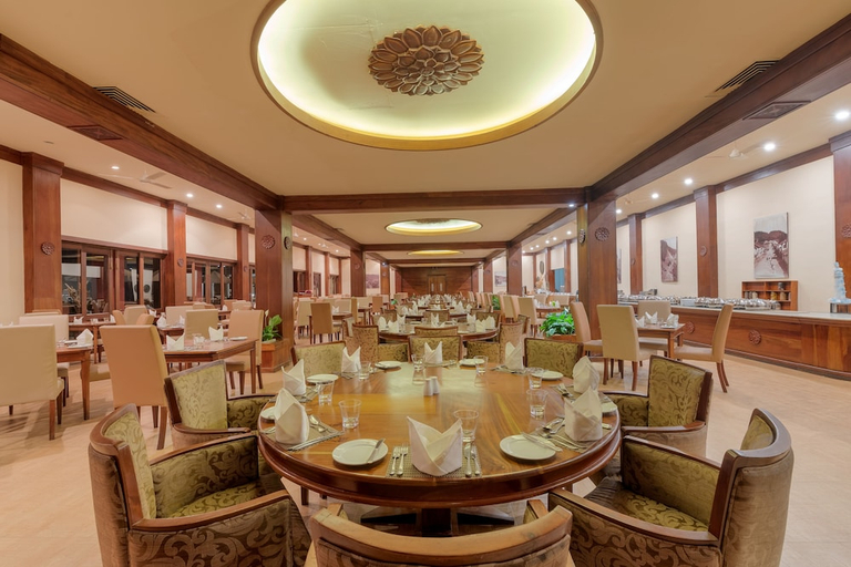 Food & Drinks 5, Amaya Hills, K.F.G. & G. Korale