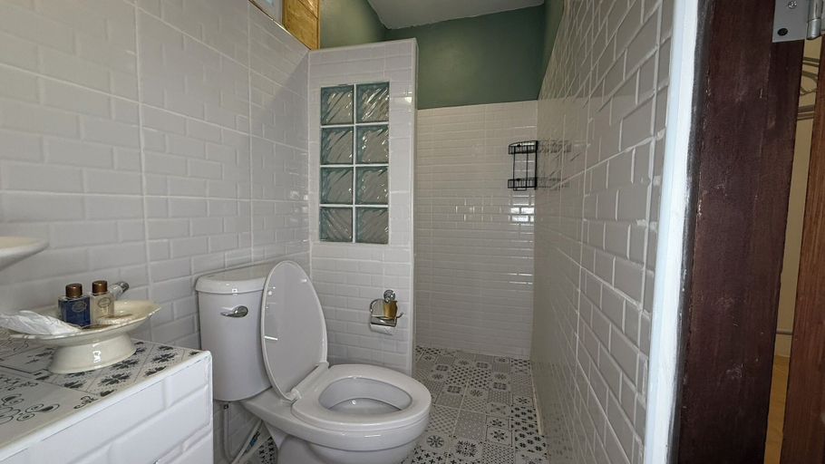 Bathroom 3, Pai Vintage Garden Resort, Pai