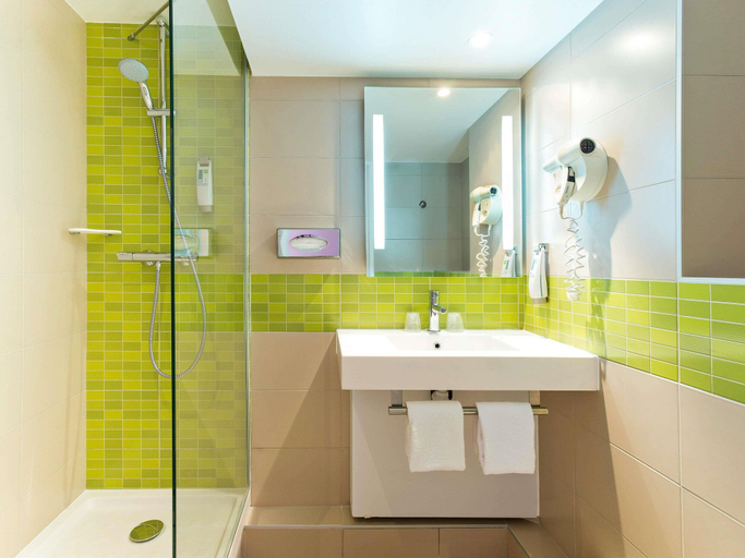 Bathroom 5, ibis Styles Paris Gare de l'Est TGV, Paris