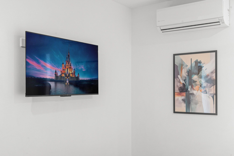 Interior, Stylish West End Stay With Rooftop Pool & BBQ, West End