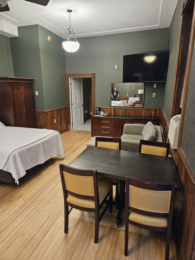 Bedroom 3, Albany Merchants Hotel, Stearns