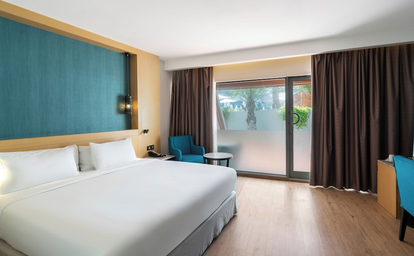 Bedroom 2, Occidental Sharjah Grand, Sharjah City