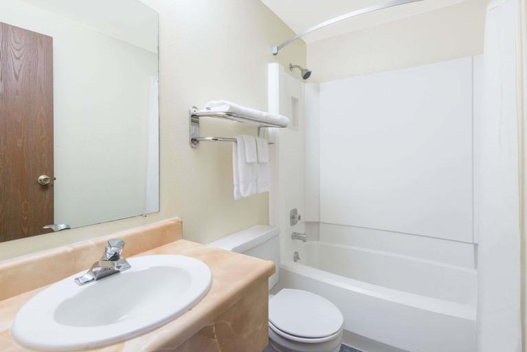 Bathroom 4, Super 8 by Wyndham Buffalo, Johnson