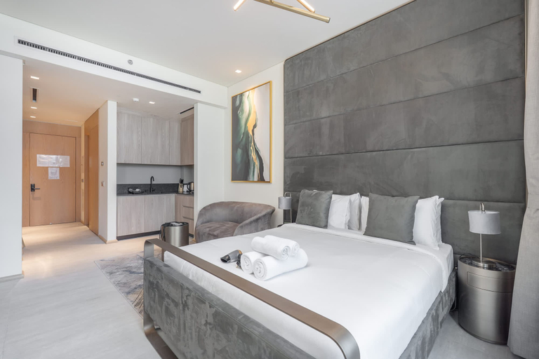 Room 5, Perfect Studio for Your Stay in JVC That Sleeps 2, Dubai