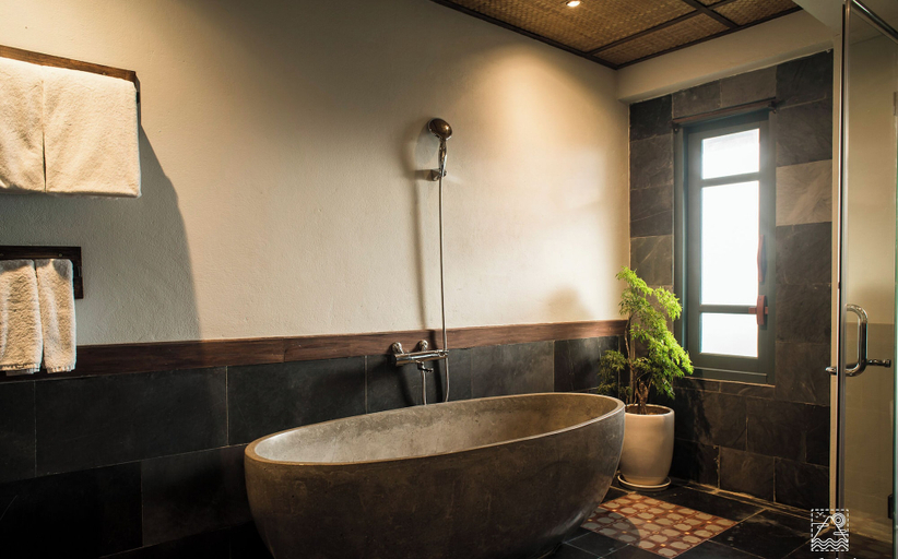 Bathroom 4, Le Clos Du Fil, Hoa Lư