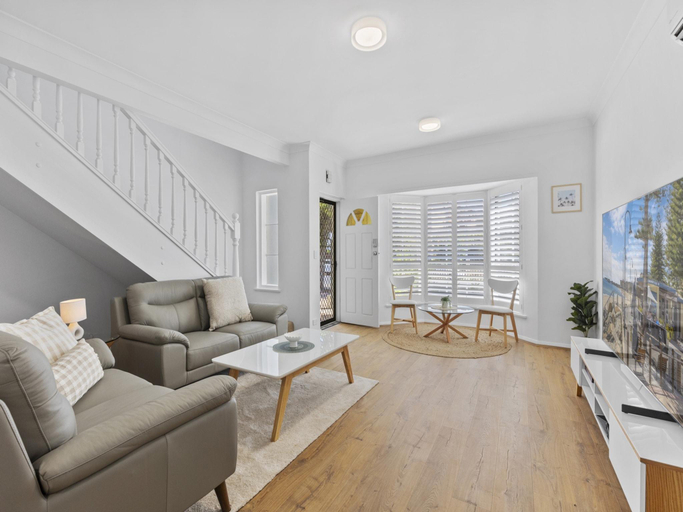 4, Coastal 3-Bed House with BBQ and Private Courtyard, Adelaide