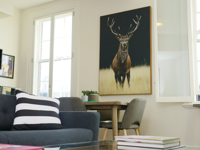 Others 3, Inner-city Apartment Minutes Walk to Dining Hubs, Sydney