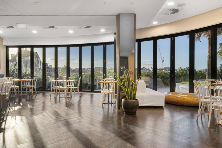 Dining 2, City Escape With Balcony & Resort-style Amenities, Fortitude Valley