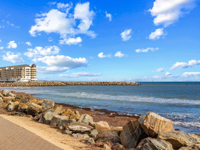 3, Beachside 2-Bed Apartment with Balcony Views, Adelaide