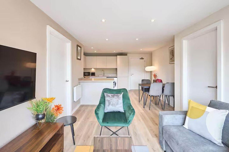 Living area 3, 2 Bed - Sleeps 6 - Parking - City Centre, Sefton