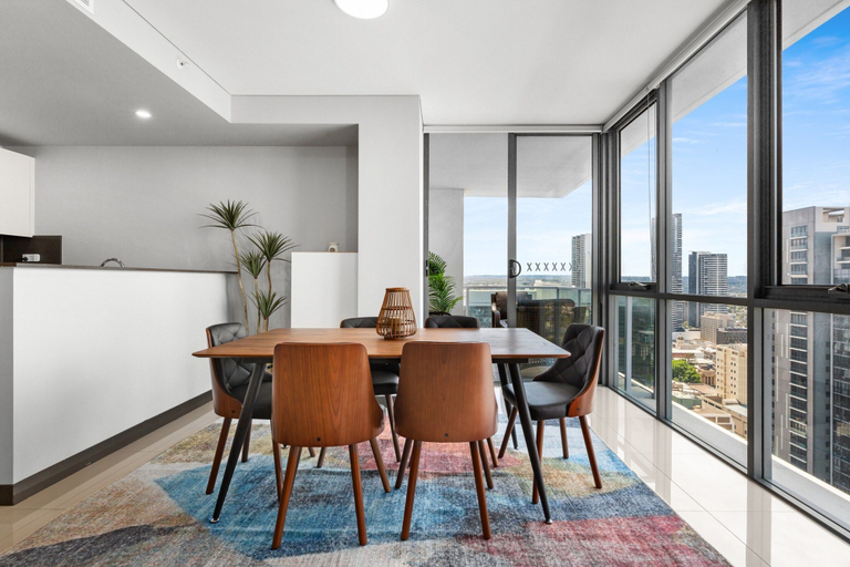 Dining, Central 2-bed With Parking & Stunning Views, Sydney