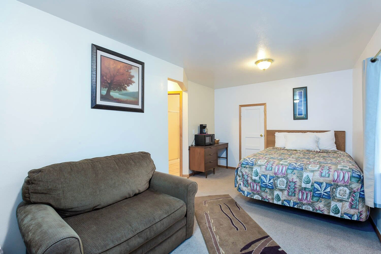 Room 5, Cascade Motel, Lane