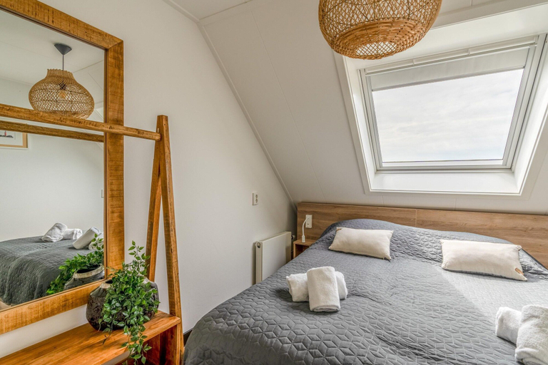 Room 5, Luxury 10-person Family Villa, Texel