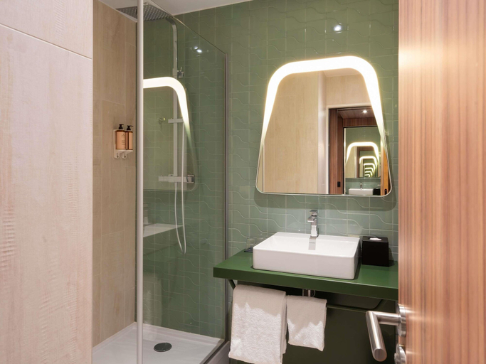 Bathroom 3, Mercure Libourne Saint Emilion Hotel, Gironde