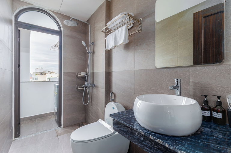 Bathroom 2, Saluton Apartment, Da Nang