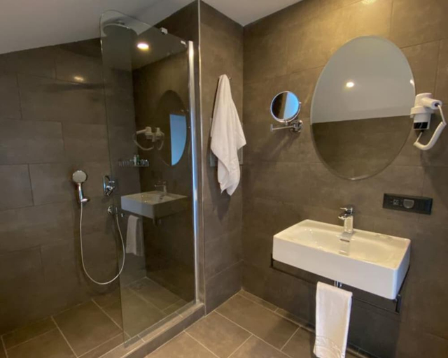 Bathroom 5, Eresin Hotels Express, Fatih