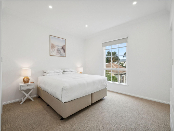 3, Coastal Luxury: 3-bed Townhouse 150m From Beach, Adelaide