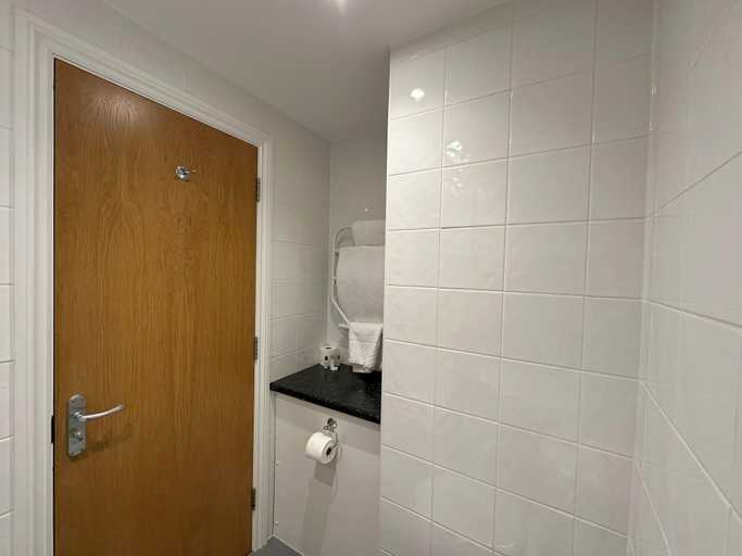 Bathroom 5, The North Hill Hotel, Colchester, Essex