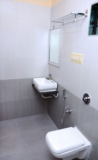 Bathroom, Hotel Green Park, Junagadh
