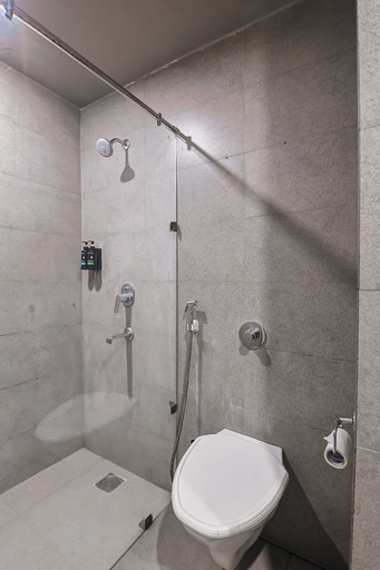 Bathroom 4, Max Hotels Prayagraj, Kaushambi