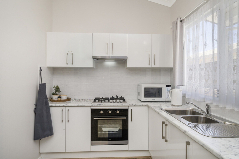 Private kitchen 2, Bright and Spacious 2-bed Thornlie Family Home, Perth