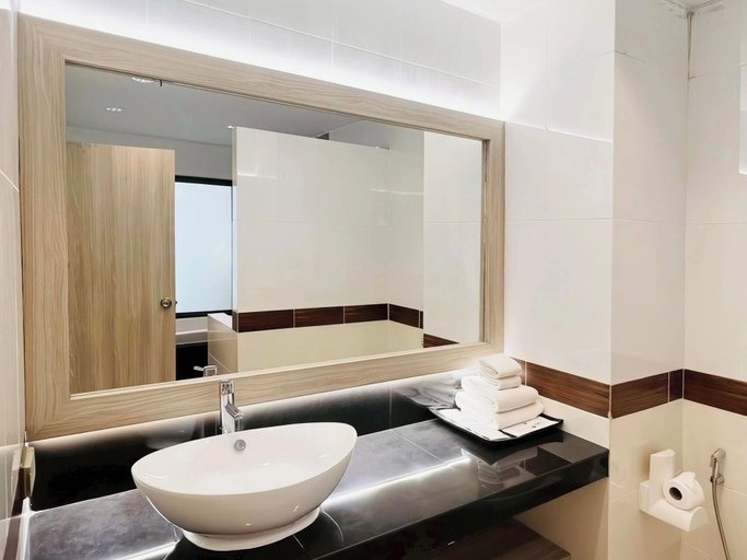 Bathroom 5, Ramada By Wyndham Aonang Krabi, Mueang Krabi
