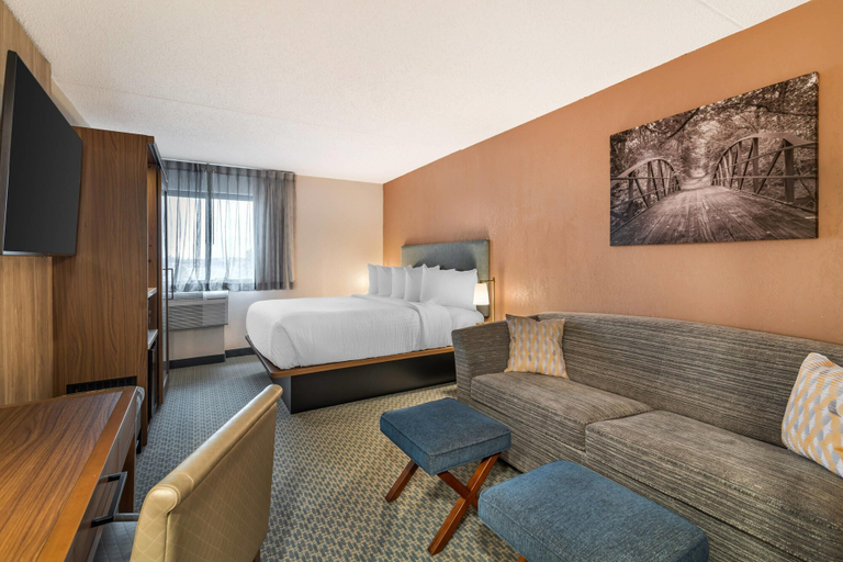 Bedroom 3, The Clocktower Hotel Latham - North Albany, an Ascend Collection Hotel, Albany