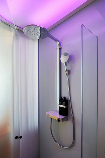 Bathroom 4, citizenM San Francisco Union Square, San Francisco
