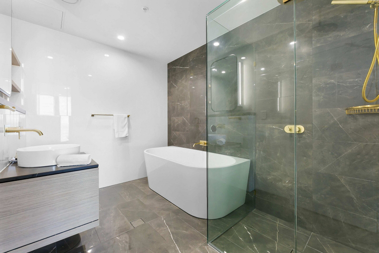 Bathroom 5, Oceanfront 3-bed With Stunning Views, Pool & Sauna, Gold Coast
