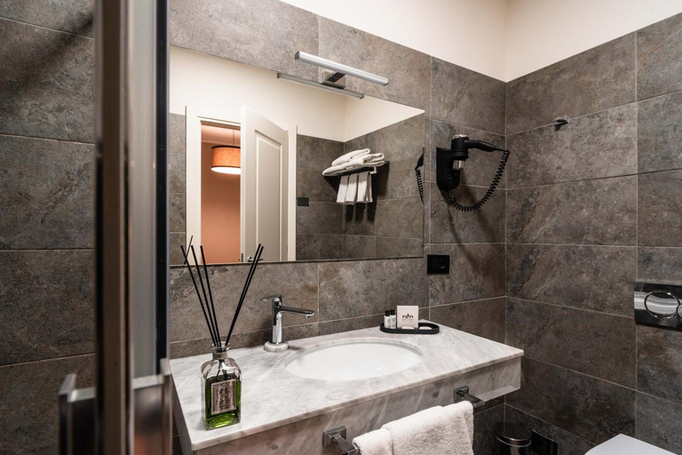 Bathroom 4, Hotel Basilea, Florence