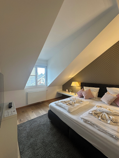 Room 3, Haven - Helvetia Suites Düsseldorf City, Düsseldorf