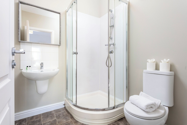 Bathroom 3, Granary Suite No3 - Donnini Apartments, South Ayrshire