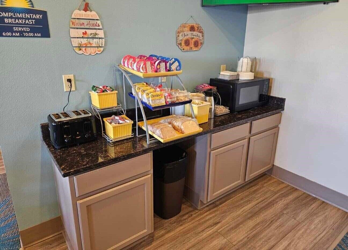 Food & Drinks 5, Days Inn by Wyndham Carroll, Carroll