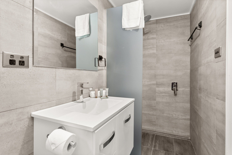 Bathroom 2, Bright 1-bed Apartment With Garden Views, Shoalhaven - Pt A