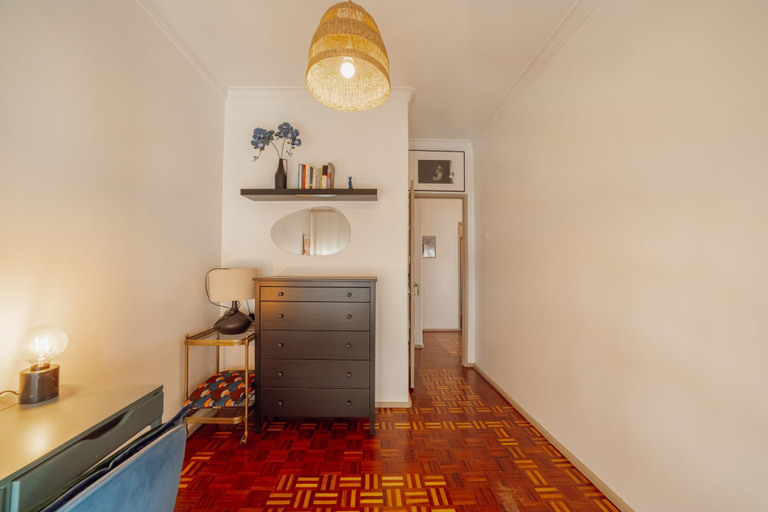 Room 5, Santa Catarina Flat 2BD With Balcony by Vacationy, Porto