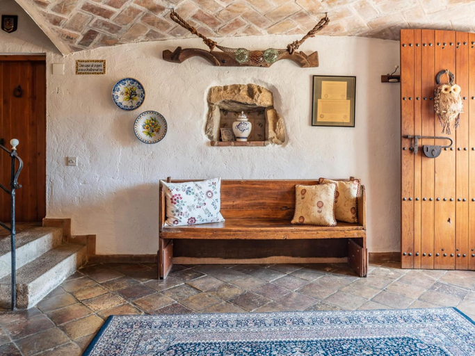 Room 5, Mas Toi, Girona