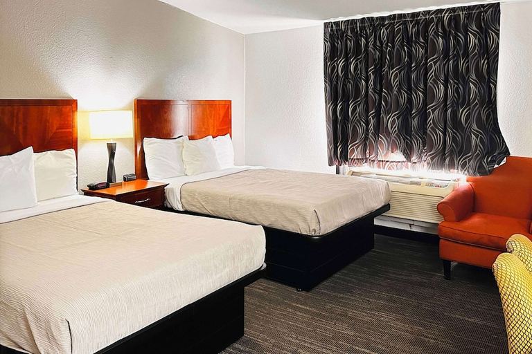 Bedroom 2, Quality Inn St. Paul-Minneapolis-Midway, Ramsey