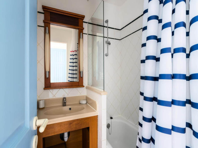 Bathroom 5, Apartment in Lacanau near Ocean Beaches, Gironde