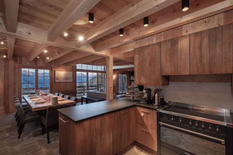 Others 5, Chalet La Tsoum, Martigny