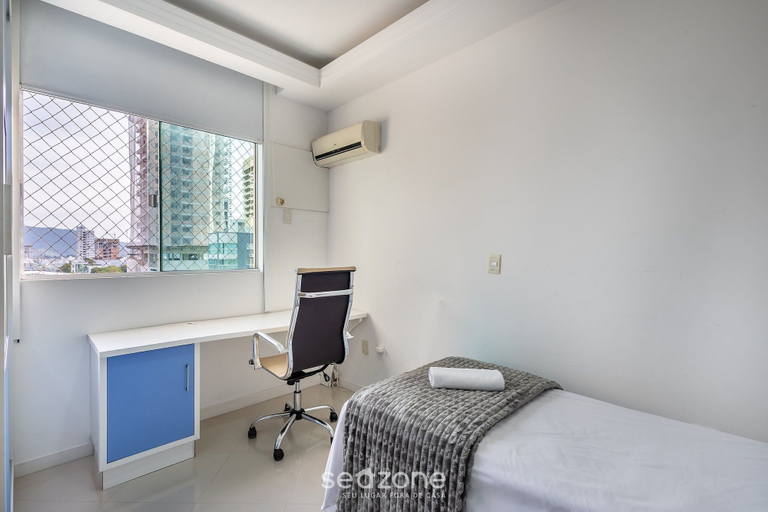 Room 2, Stay Steps From the sea in Meia Praia - VIM, Itapema