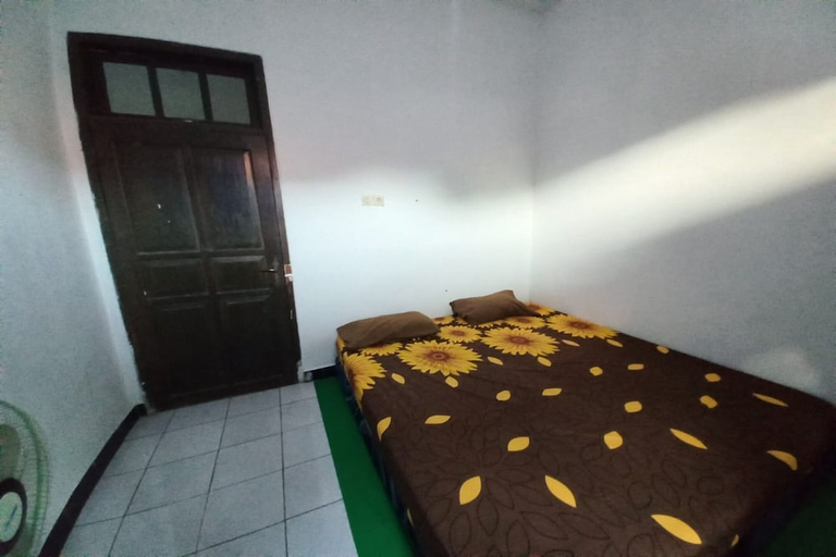Bedroom 2, Hotel O Home Stay Syariah Habibie, Sukabumi