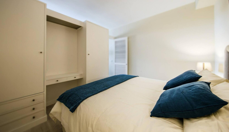 Room 5, Colon 902 in Madrid With 1 Bedrooms and 1 Bathrooms, Madrid