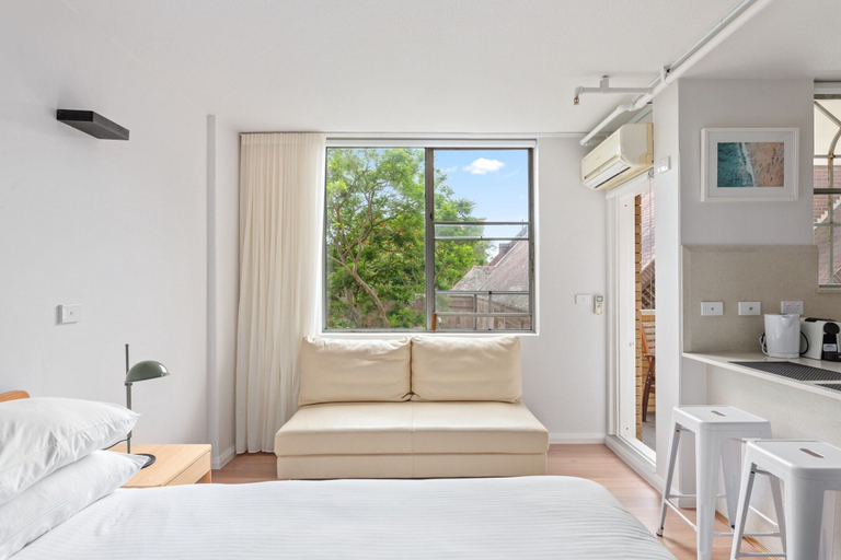 Living room, Central Bondi Studio With Rooftop Pool Access, Sydney
