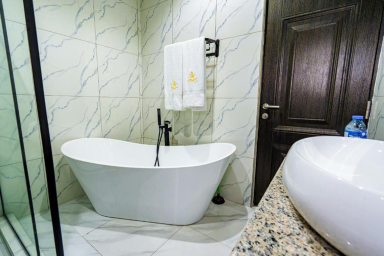 Bathroom 5, ROSTON HOTELS LIMITED, Obio/Akp