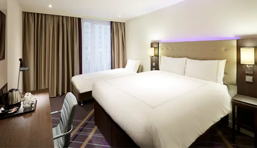 Bedroom 3, Premier Inn Darmstadt City Centre, Darmstadt
