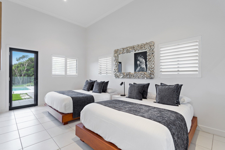 Room 4, Beachfront 3-bed With Private Pool & Fireplace, Caloundra - Kawana